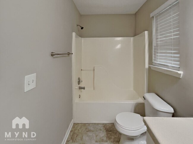 Building Photo - 227 London Dr