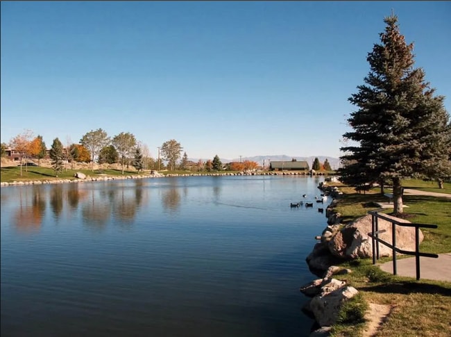 Building Photo - 6 Bed/3.5 Bathroom house in Herriman