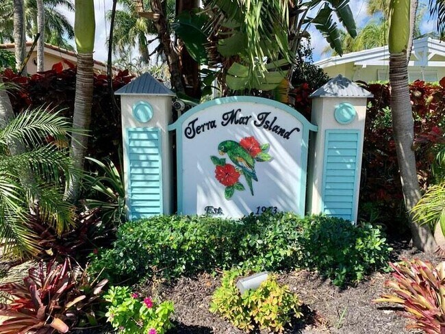 Building Photo - 3230 Aqua Vista Dr