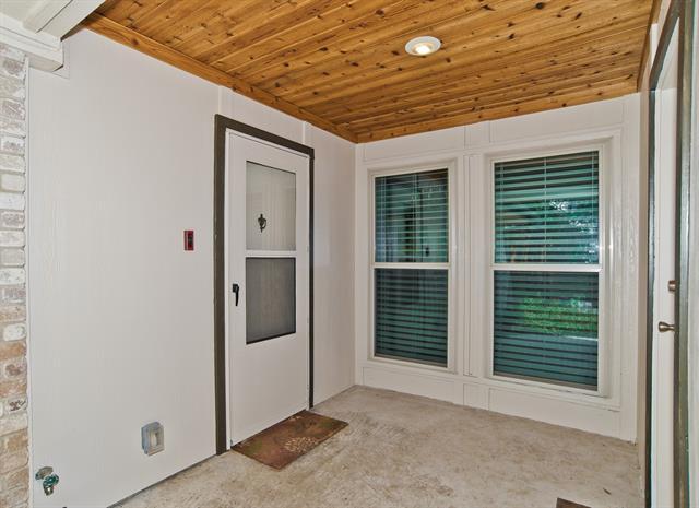 Building Photo - 15520 Bay Point Dr