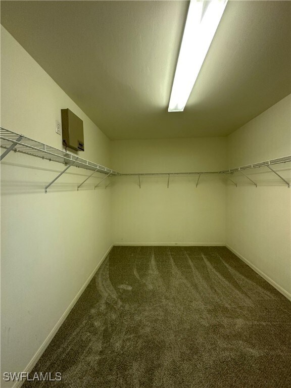 Building Photo - 8100 Allamanda Ct