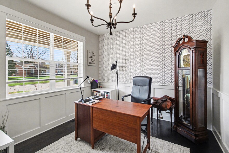 Building Photo - 3906 Hillside Dr