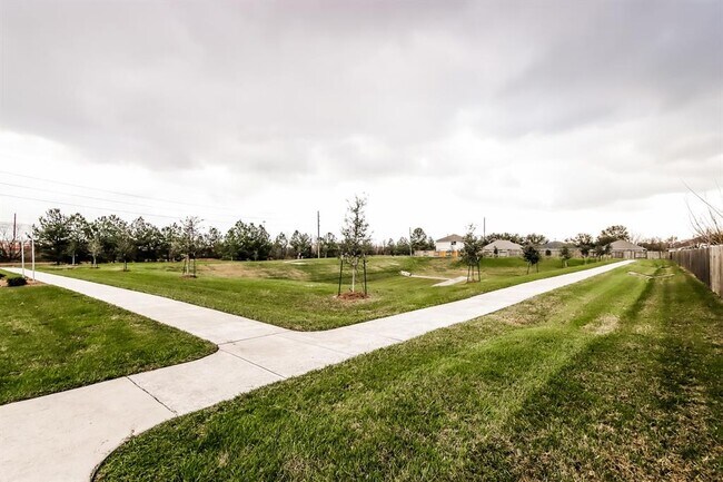 Building Photo - 1111 Richcrest Dr