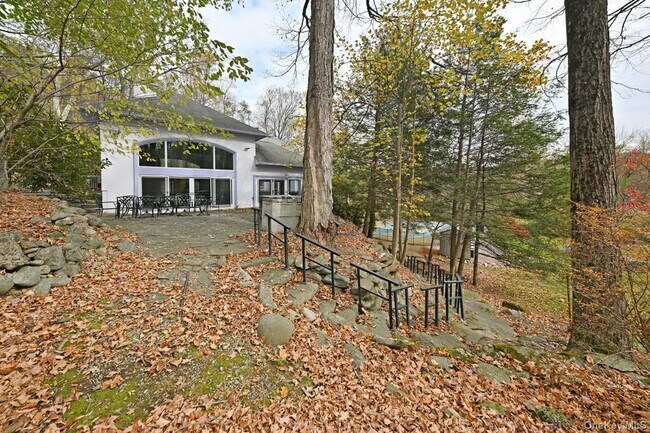 Building Photo - 27 Sky Meadow Rd