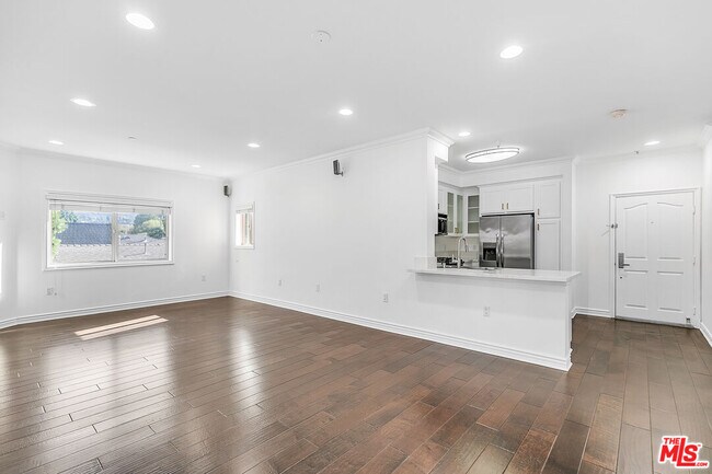 Primary Photo - 11504 Moorpark St