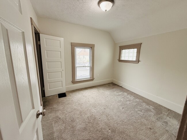 Building Photo - 2115 W 105th St