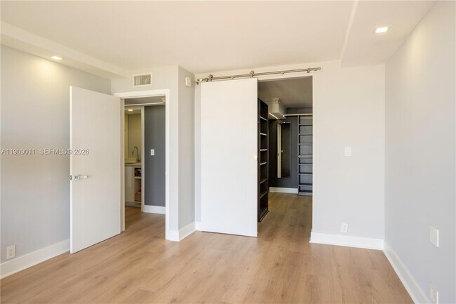 Building Photo - 4000 Towerside Terrace