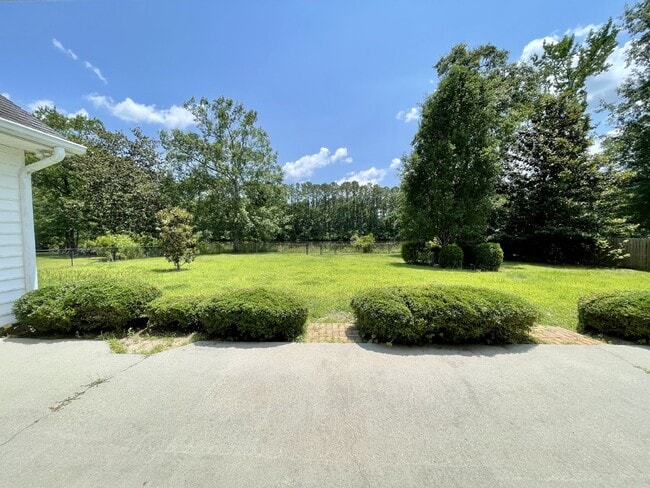 Building Photo - Spacious Home on a Large Lot in Grande Oaks!