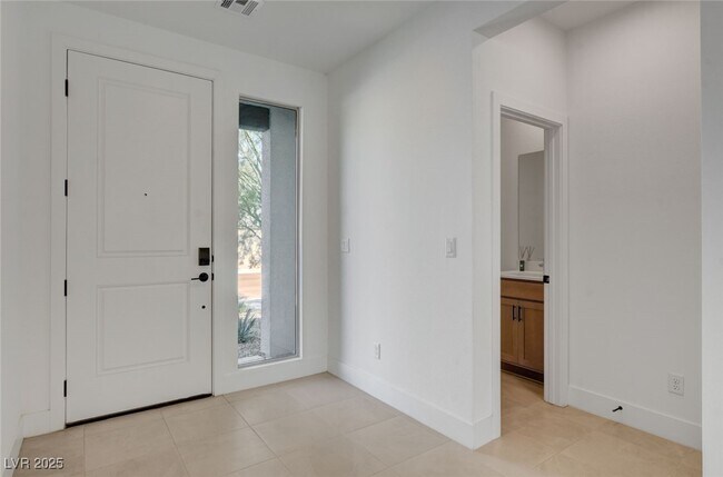 Building Photo - 1305 Azure Jay Ave