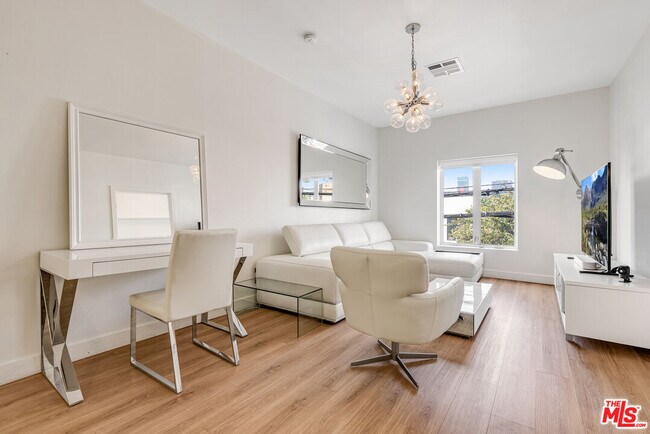 Building Photo - 6212 Santa Monica Blvd