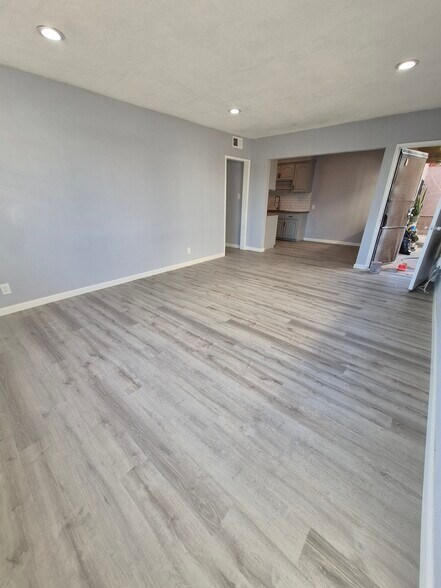 Building Photo - 404 N Garfield Ave