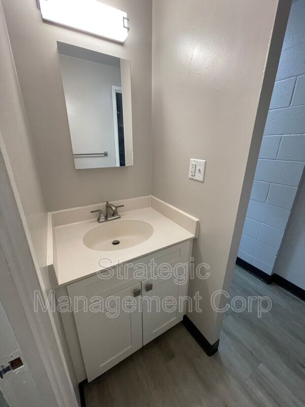 Building Photo - 1301 Lusitana St