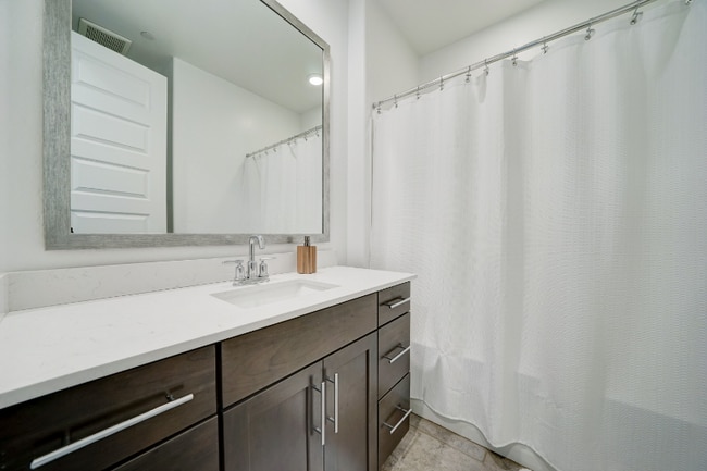 Building Photo - 4100 S Pinelake Way