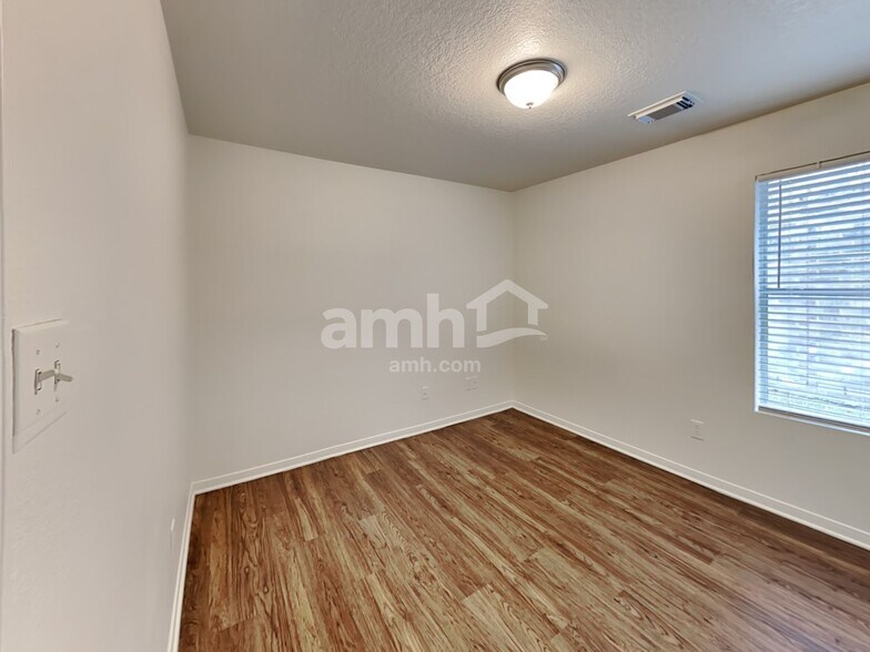 Building Photo - 12123 Landsdown Ridge Way