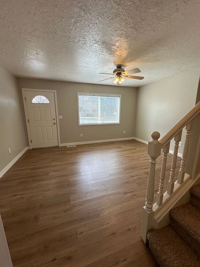 Building Photo - Cute 2 bed 1.5 bath townhome in the Meadows - Month-to-Month Lease!