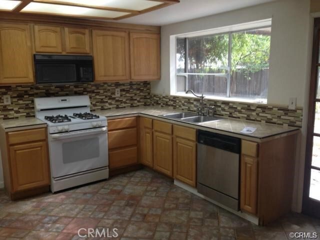 Building Photo - 20670 Havenhurst Dr