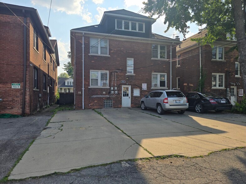 Building Photo - 910 Beaconsfield Ave