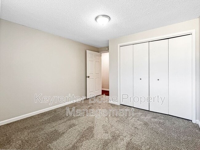 Building Photo - 4101 S Minuteman Way