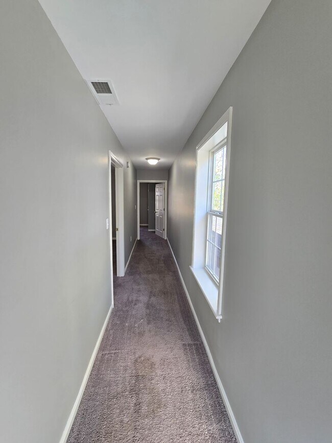 Building Photo - Updated 3 Bedrooms, 1.5 Bathrooms on a Dou...