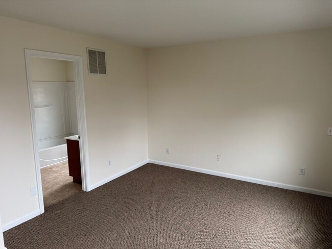 Building Photo - Upper Macungie 2 Bedroom 1.5 Bath end unit townhome for rent $1875/month