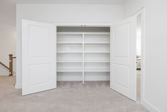 Building Photo - Now available in the highly desirable Lockwood Glen community in Franklin