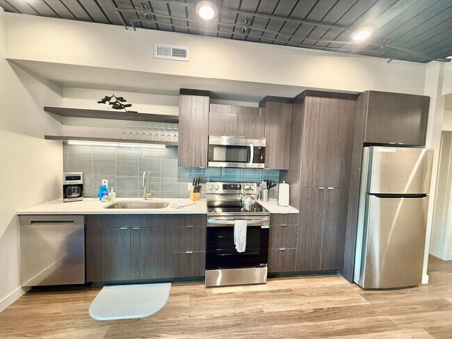 Building Photo - 360 W 200 S