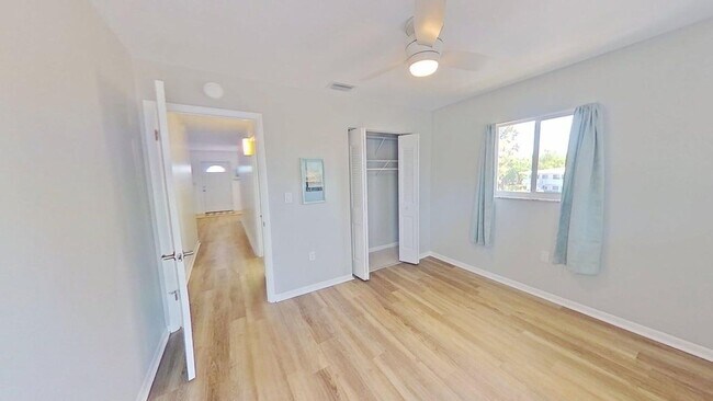 Building Photo - 2-bedroom 2-bathroom Top Corner Unit Condo