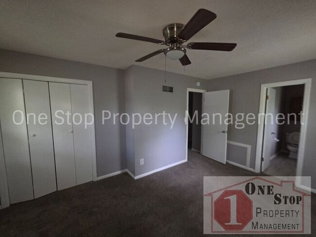 Building Photo - The Perfect 3 bedroom/2 bathroom home in Grandview, MO!