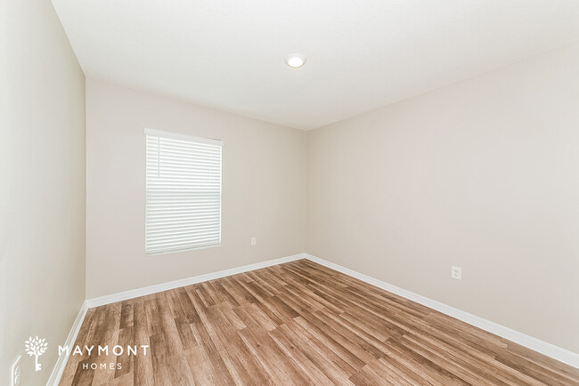 Building Photo - Modern 4 Bedroom