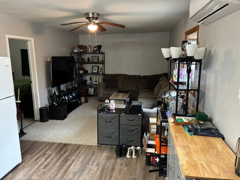 Building Photo - 14 Winside Ln