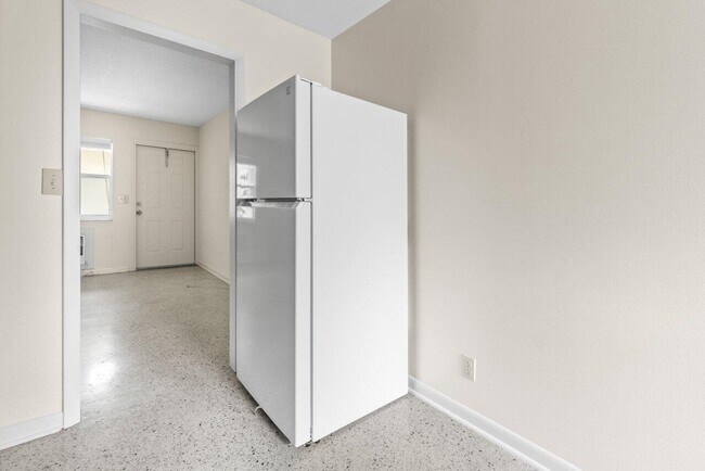 Building Photo - 751 Hummingbird Way