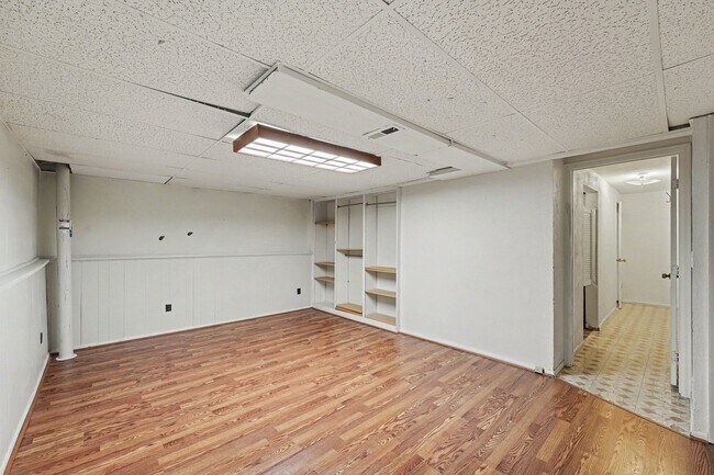 Building Photo - 1511 Seneca Cir