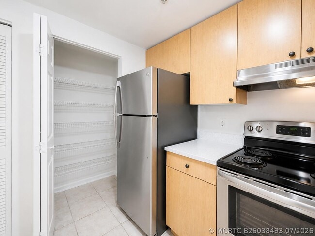 Building Photo - 5056 Lantana Rd
