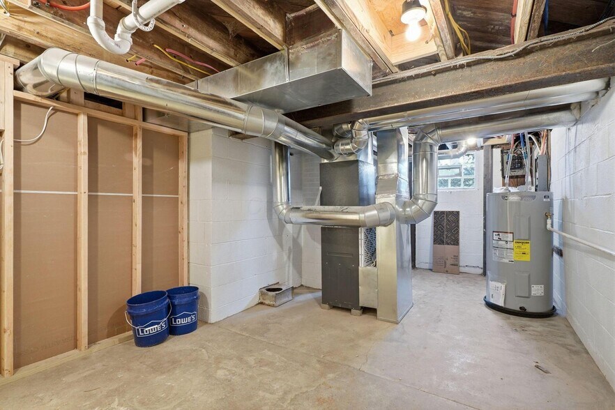 Building Photo - 322 Arden Rd