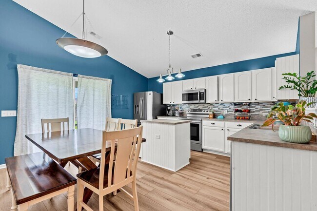 Building Photo - Charming Ranch in Weatherstone
