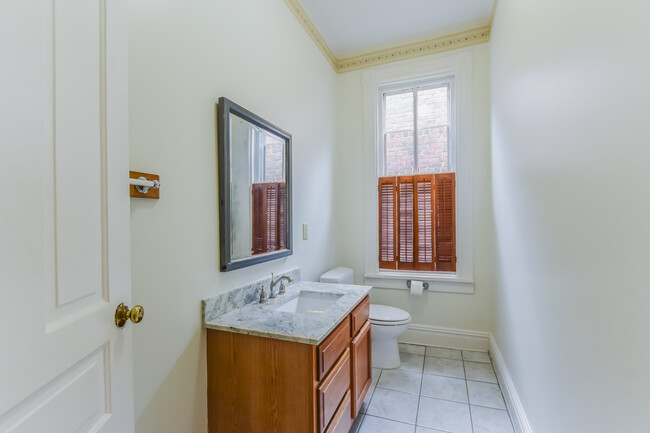 Large half bath - 1617 W Grace St