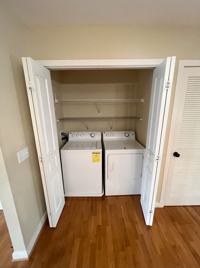 Building Photo - End Unit 3 Bedroom Townhouse in Harrisonburg