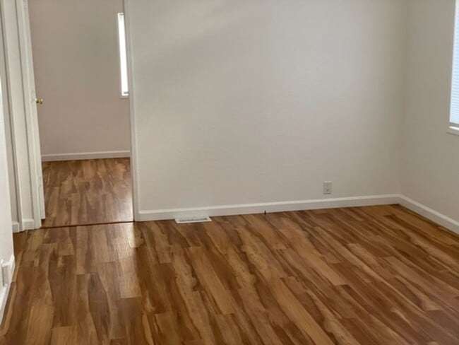 Building Photo - 273 Miriam Way