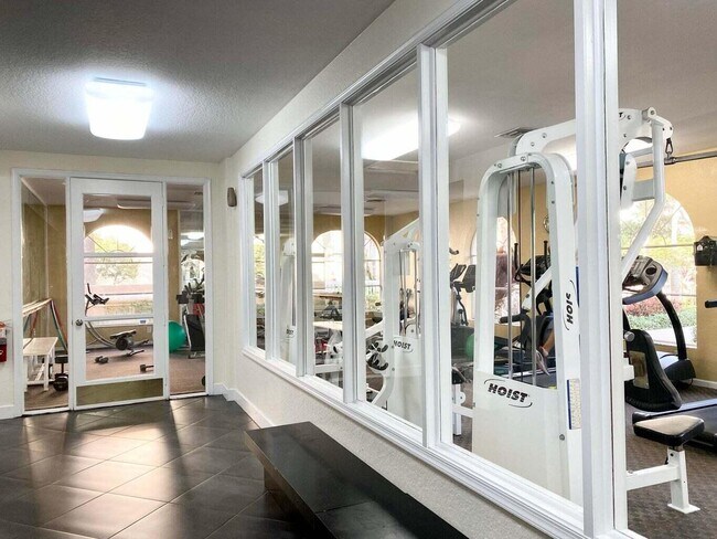 Building Photo - 3203 Glenmoor Dr