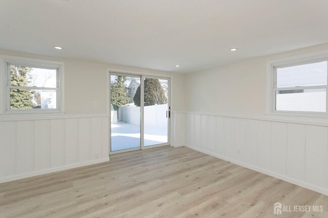 Building Photo - 40 Essex Ave