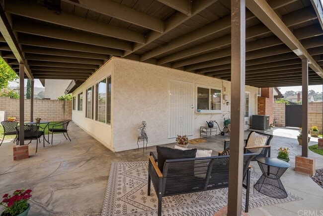 Building Photo - 2650 Altamira Dr