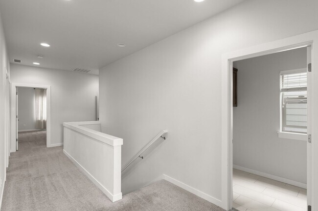 Building Photo - Beautiful 4 Bedroom, 2.5 Bath Home for Rent in Annand Heights, Tigard, OR