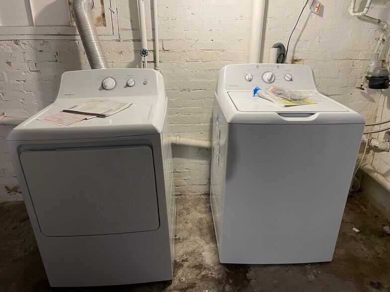 Building Photo - 1638 Saemann Ave