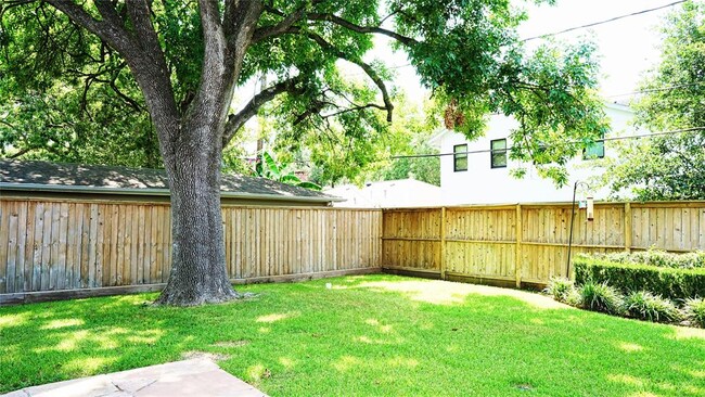 Building Photo - 2047 McClendon St
