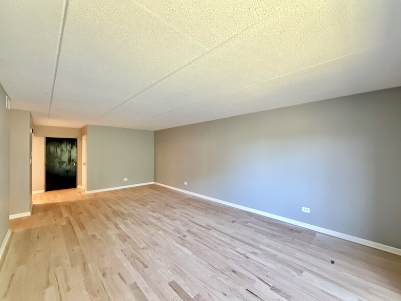 Building Photo - 525 N Quentin Rd