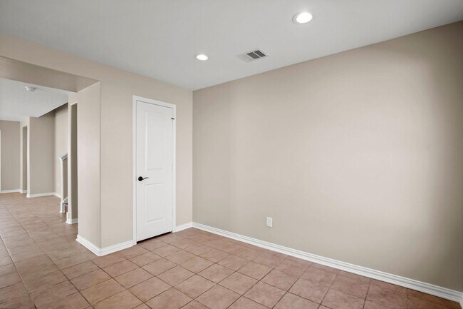 Building Photo - 29515 Legends Line Dr