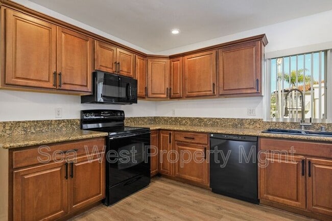 Building Photo - 2517 Navarra Dr