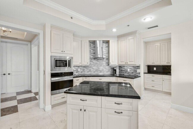 Building Photo - 3000 N Hwy A1A