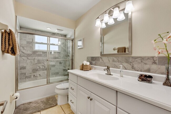 Building Photo - 7725 Indian Ridge Trail N