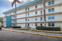 Building Photo - 1660 Pine Valley Dr